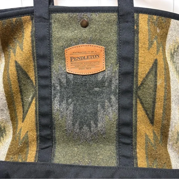 Pendleton Wool Tote Bag Southwestern Aztec Canvas Trim Logo Made In USA EUC - Picture 3 of 7